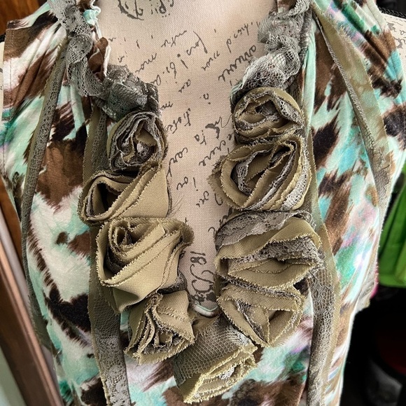 Anthropologie sleeveless top with rose detail - Picture 5 of 8